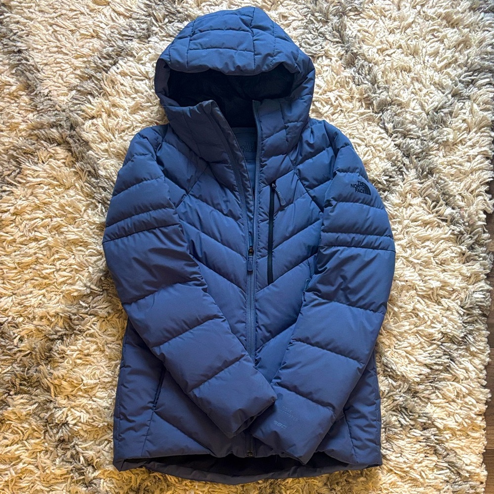 The North Face Women's Puffer Jacket- size small. Great condition!